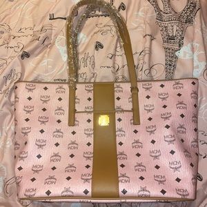 New MCM Anya Medium Zip Shopper